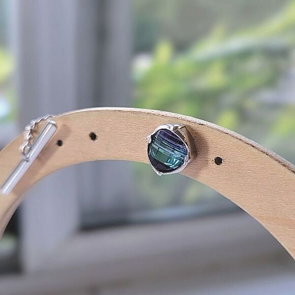 Vtg faceted blue-green faux gem silver tone tie pin - Picture 2 of 12